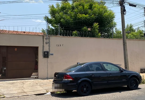 Residência onde mãe fez filhos reféns