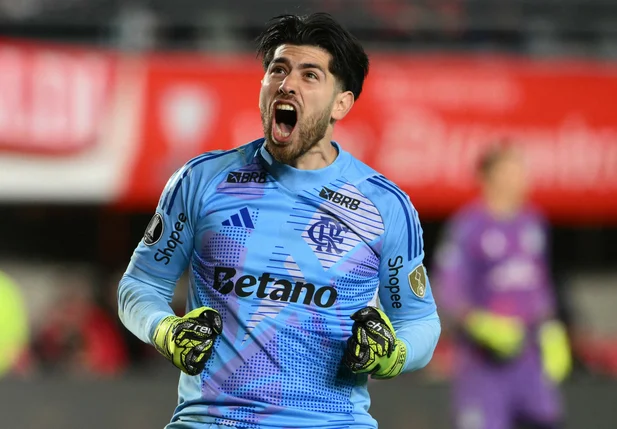 Rossi brilha nos pênaltis, Flamengo elimina Estudiantes e avança às semis da Libertadores