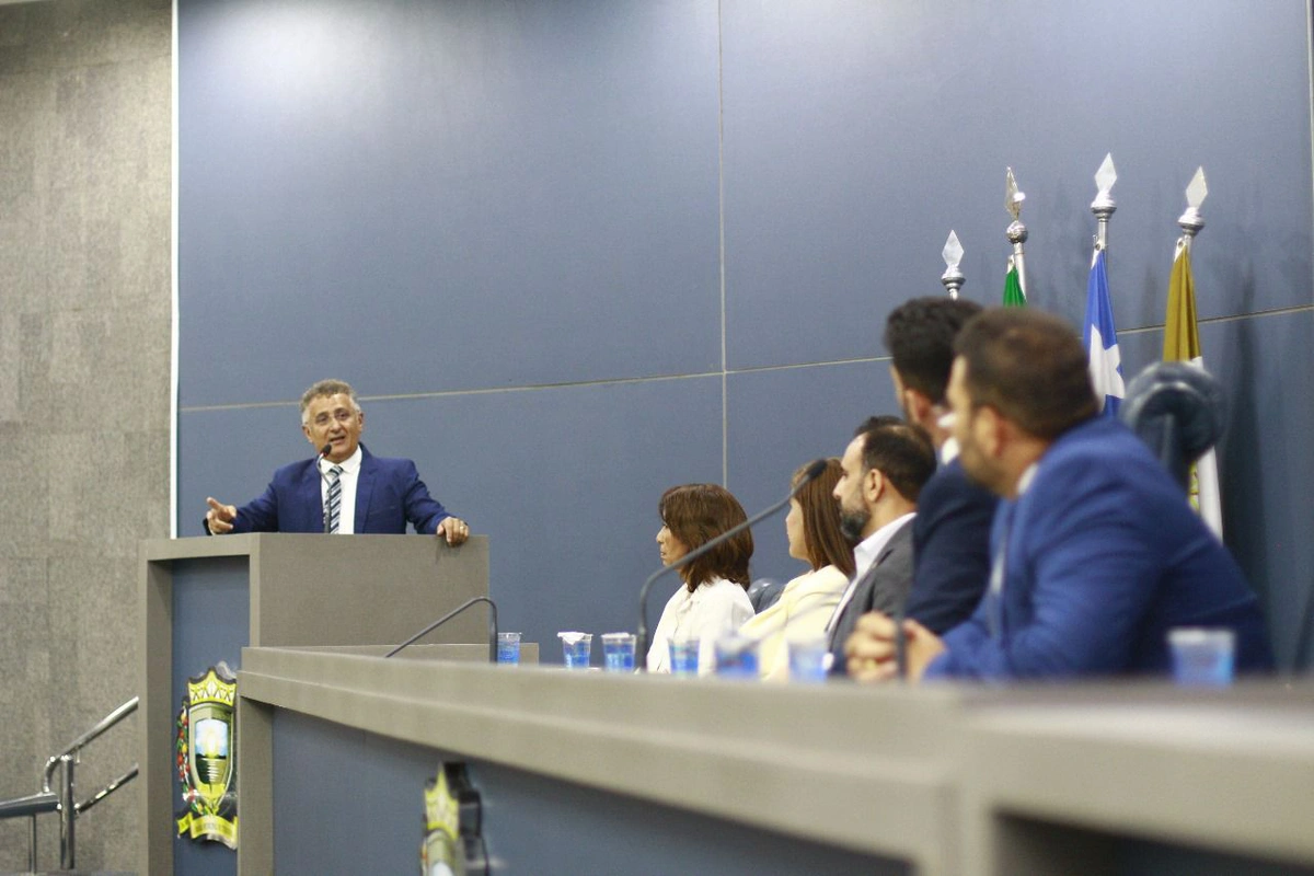 Sessão na Câmara Municipal de Teresina em homenagem a UESPI