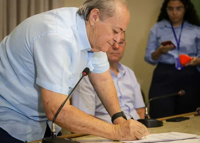 Sílvio Mendes assina posse dos membros do conselho