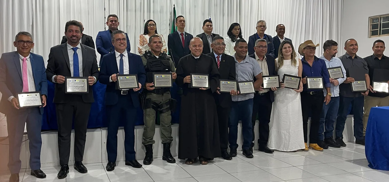 Solenidade de entrega de títulos de cidadania em São Gonçalo do Piauí