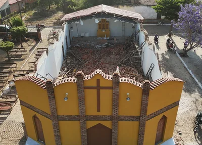 Teto da Igreja de São Francisco em Porto ficou completamente destruído