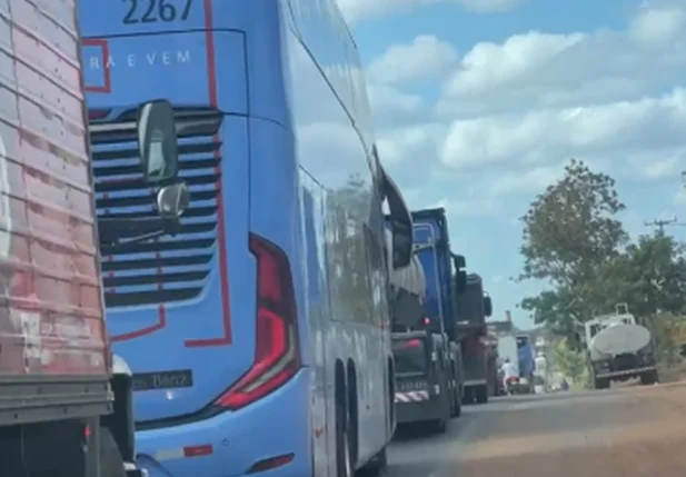 Trânsito congestionado na BR 316 em Timon