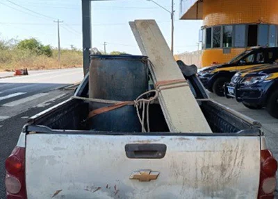 Veículo transportando combustível irregularmente em Valença do Piauí