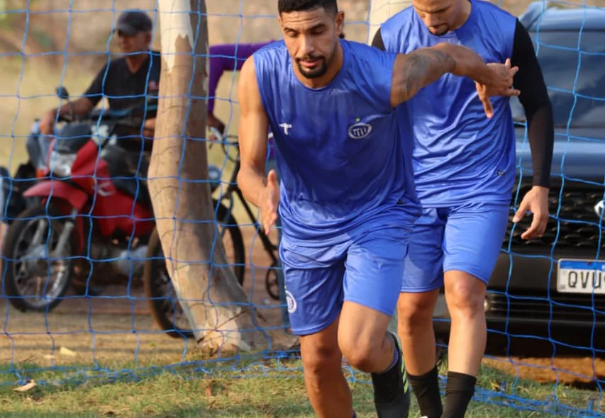 Volante Ribeiro no 1ª dia de treinamentos do Comercial para o Piauiense Série B 2025