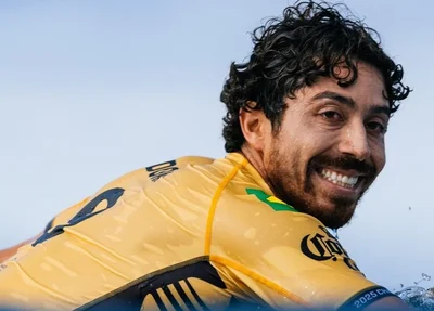 Yago Dora vence americano e conquista o Mundial de Surfe em Fiji