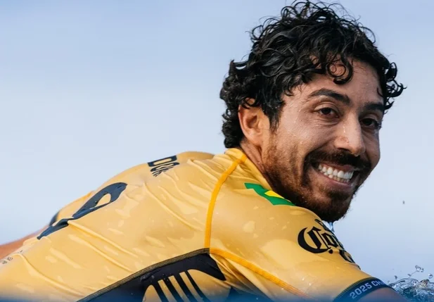 Yago Dora vence americano e conquista o Mundial de Surfe em Fiji