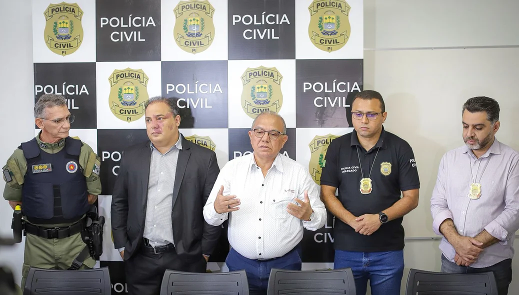 A coletiva ocorreu na manhã desta quinta-feira (29)