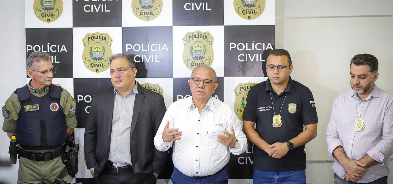 A coletiva ocorreu na manhã desta quinta-feira (29)