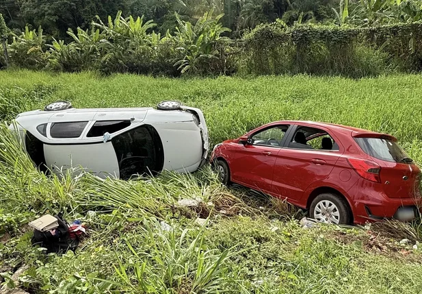 Acidente com dois carros na BR 343 deixa feridos