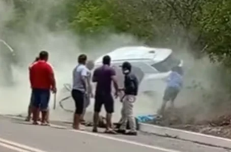 Acidente entre dois carros deixa três mortos e quatro feridos na BR 407 em Jaicós