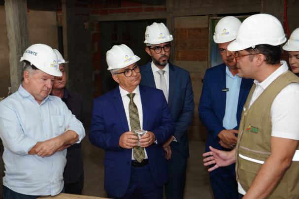 Aderson Nogueira acompanha obras no Hospital Regional de São Raimundo Nonato