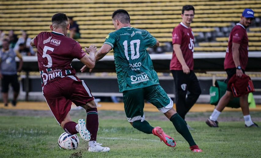 Altos e Fluminense-PI empatam em jogo de dois tempos distintos no Piauiense