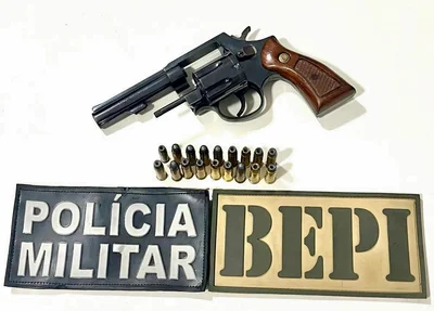 Arma de fogo com munições apreendidas