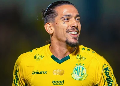 Atacante Chico da Costa