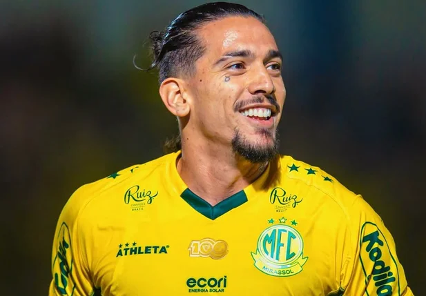 Atacante Chico da Costa