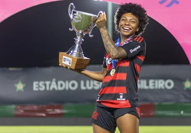 Atacante piauiense Valéria Cantuário