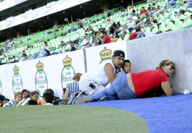 Atentado deixa 11 mortos e 12 feridos em campo de futebol no México