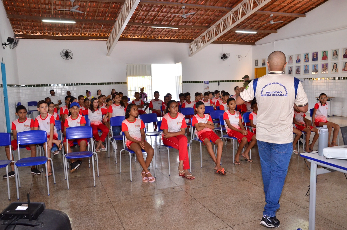 Aula inaugural do Pelotão Mirim