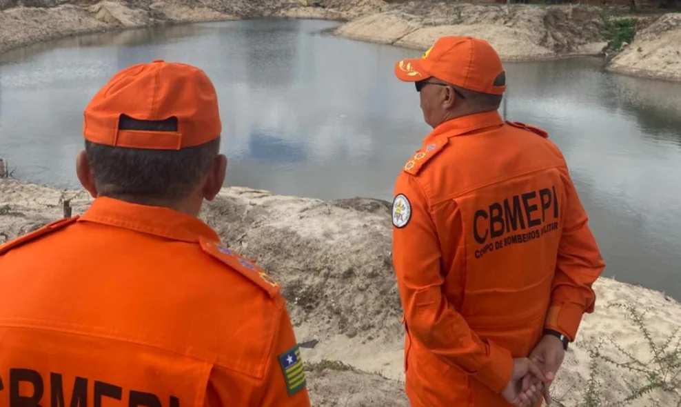 Bombeiros monitoram nível do Piscinão