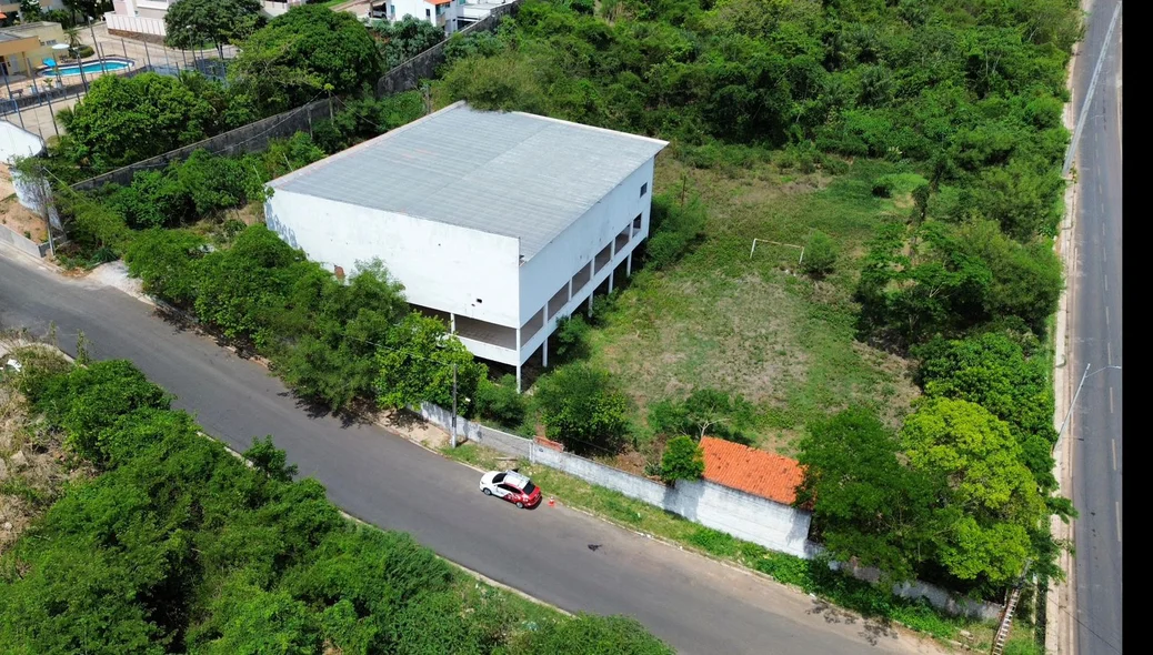 Complexo Maçônico abandonado aterroriza moradores em Teresina
