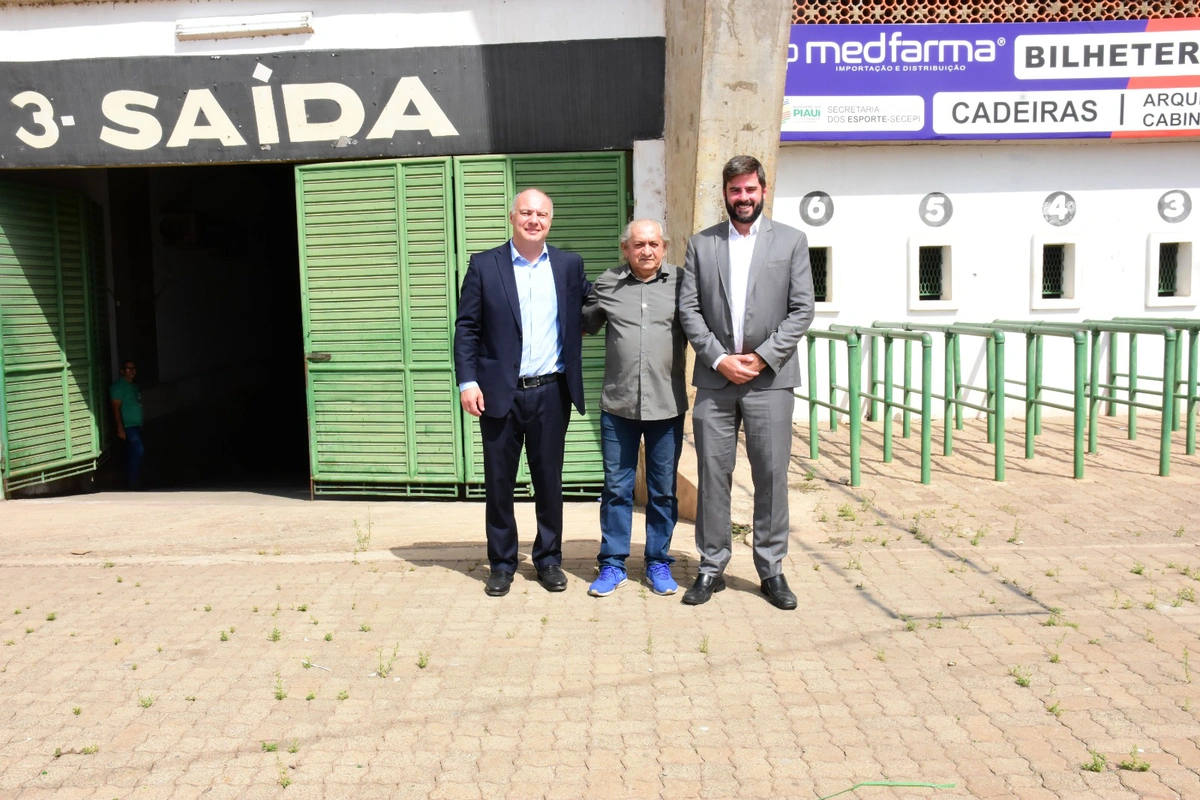 Diretor executivo da CBF visita estádio Albertão e destaca melhorias