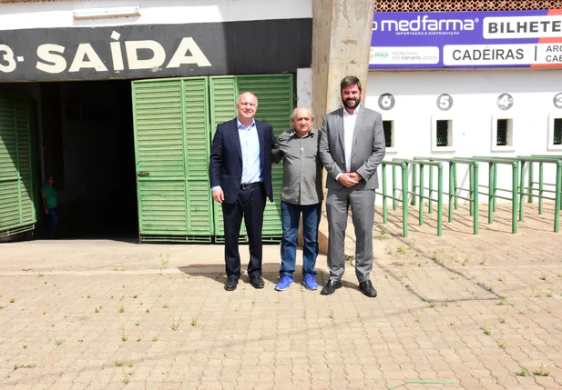 Diretor executivo da CBF visita estádio Albertão e destaca melhorias