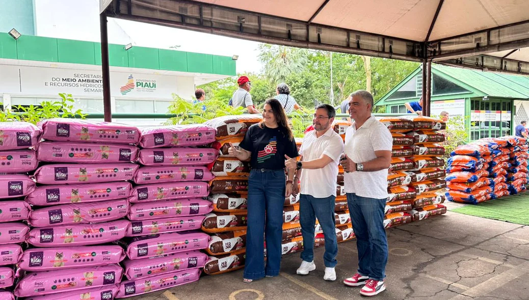 Doação de rações a protetores de animais em Teresina
