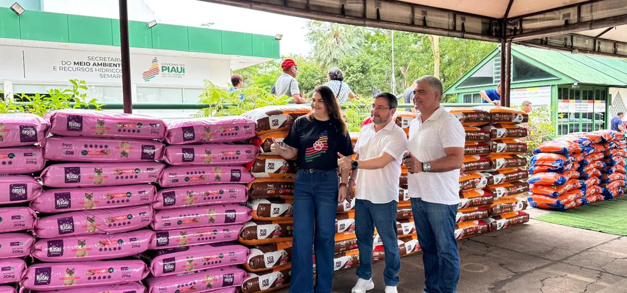 Doação de rações a protetores de animais em Teresina