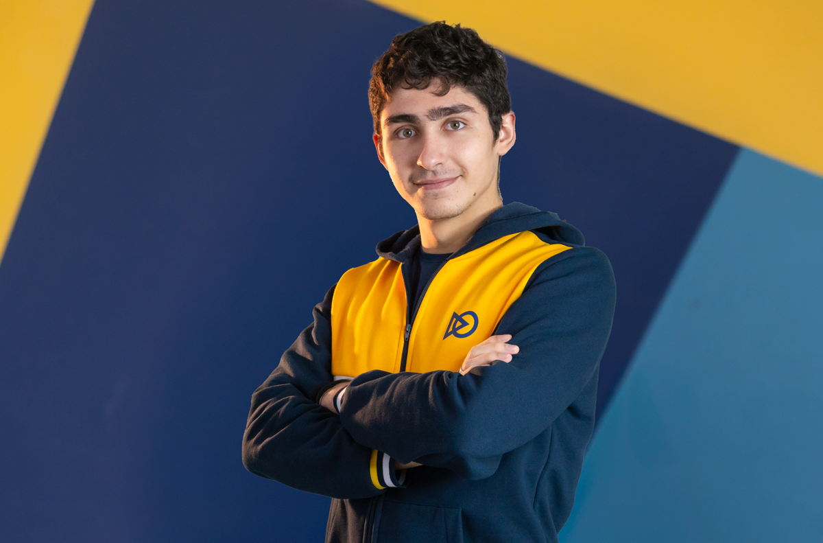Elan Santos, aprovados no IME, destaca disciplina e constância como parte da rotina de estudos