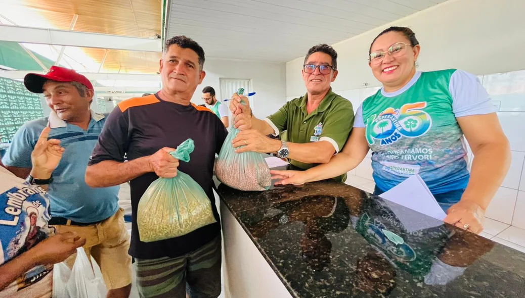 Entrega de sementes em Esperantina