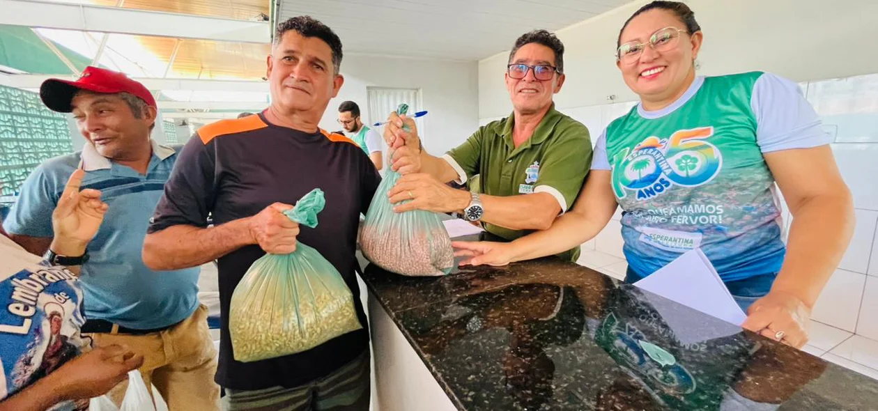 Entrega de sementes em Esperantina