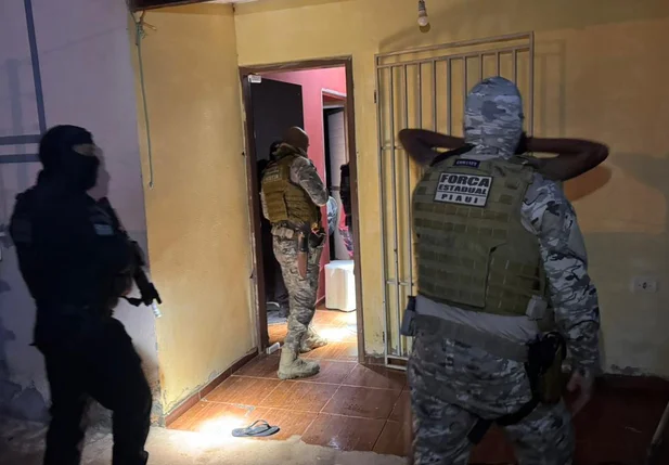 Equipes da FEISP em ação durante operação contra o PCC em Altos