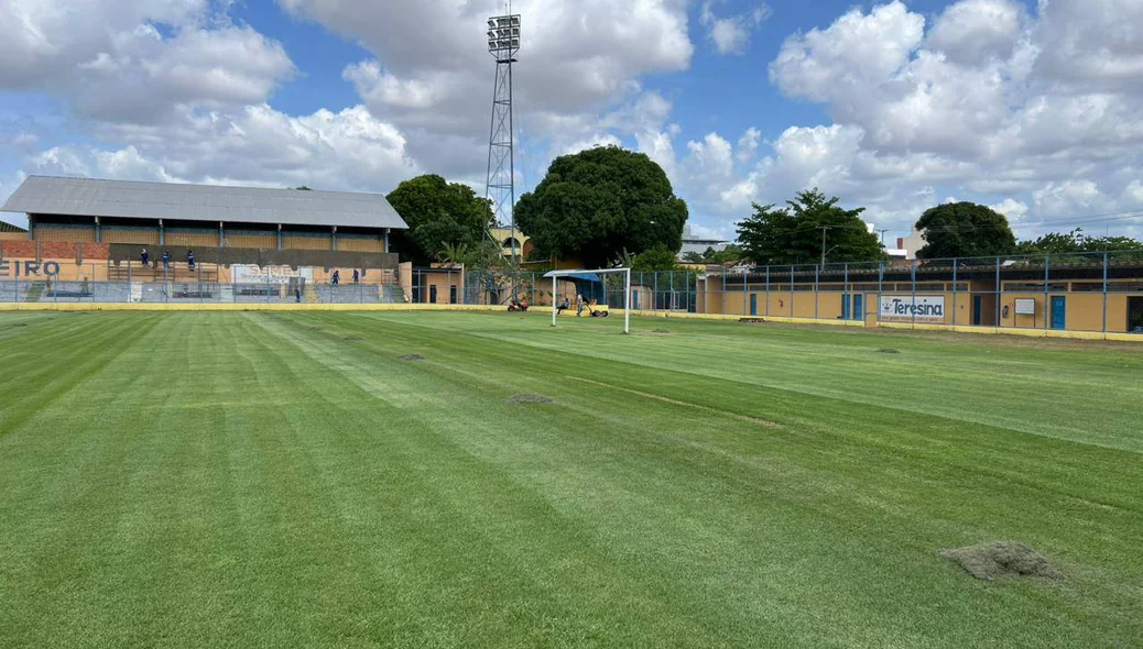 Estádio Lindolfo Monteiro