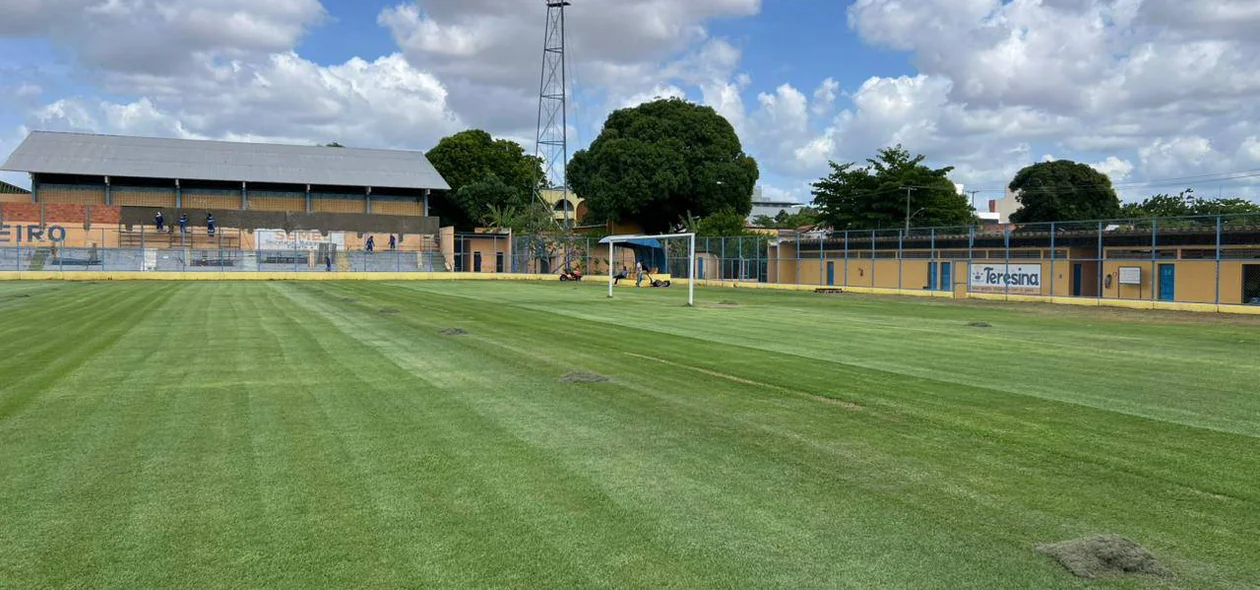 Estádio Lindolfo Monteiro
