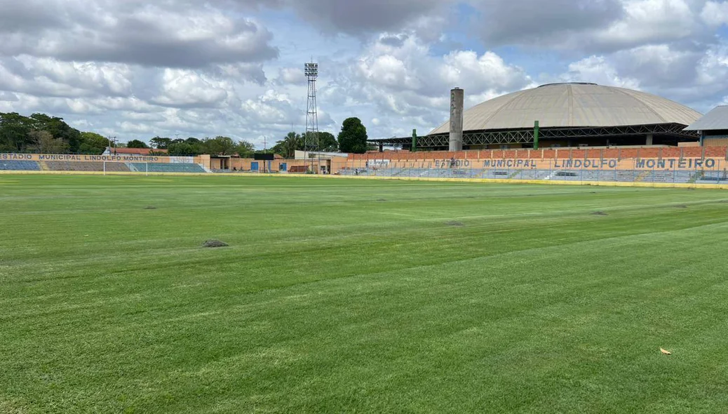 Estádio Lindolfo Monteiro
