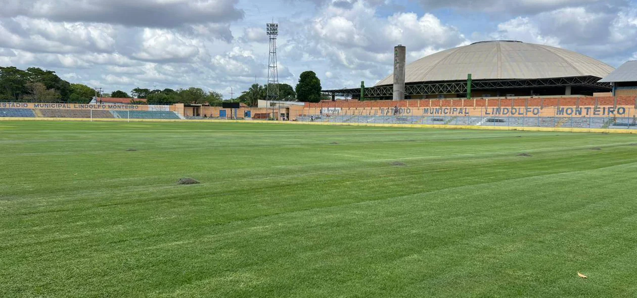 Estádio Lindolfo Monteiro