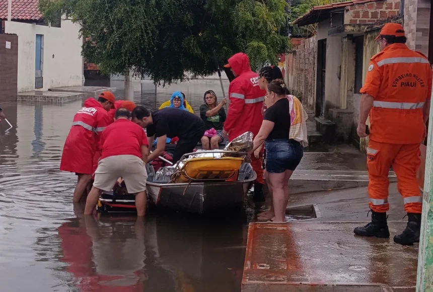 Famílias são retiradas de áreas alagada na região do piscinão
