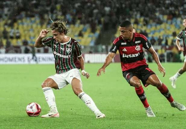 Fluminense vence Flamengo