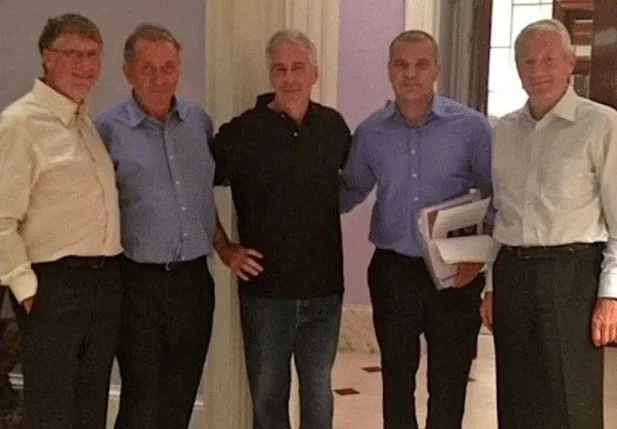 Foto de Bill Gates com Jeffrey Epstein