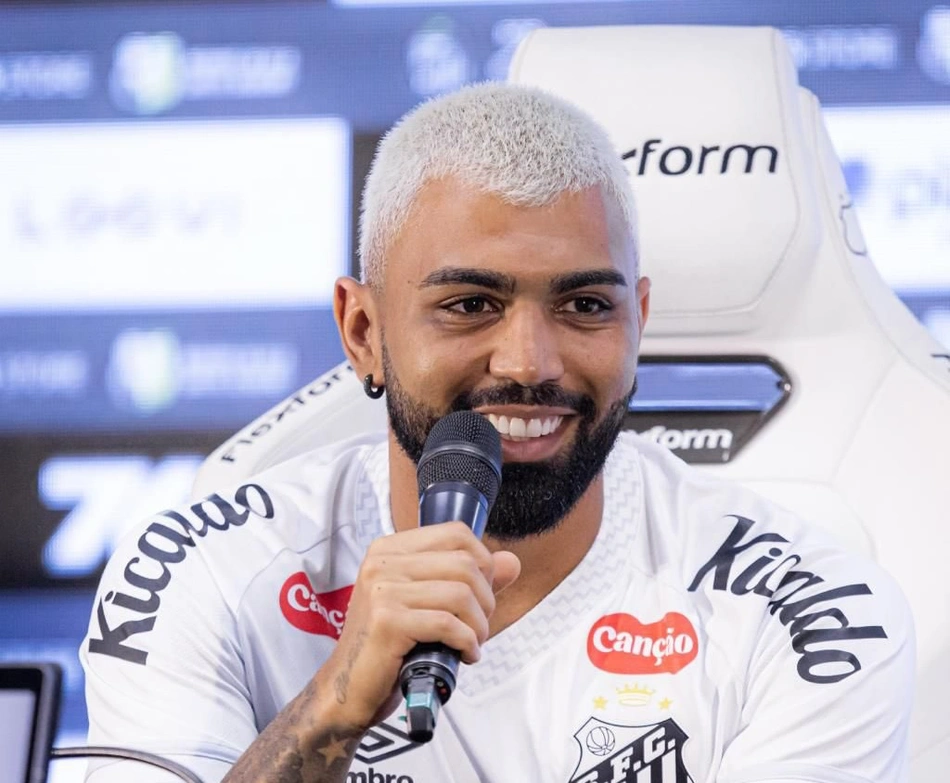 Gabigol é apresentado pelo Santos e revela motivo de deixar o Cruzeiro