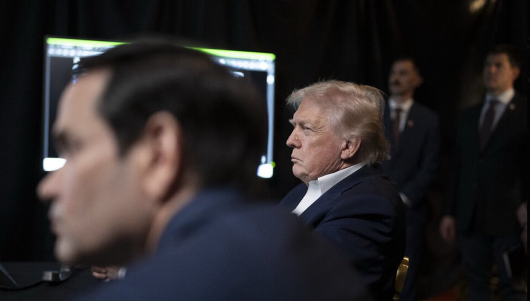 Governo dos EUA divulga fotos de Trump durante a captura de Maduro
