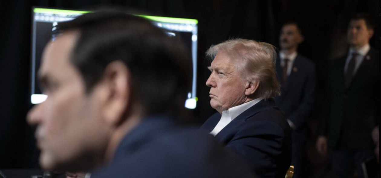 Governo dos EUA divulga fotos de Trump durante a captura de Maduro