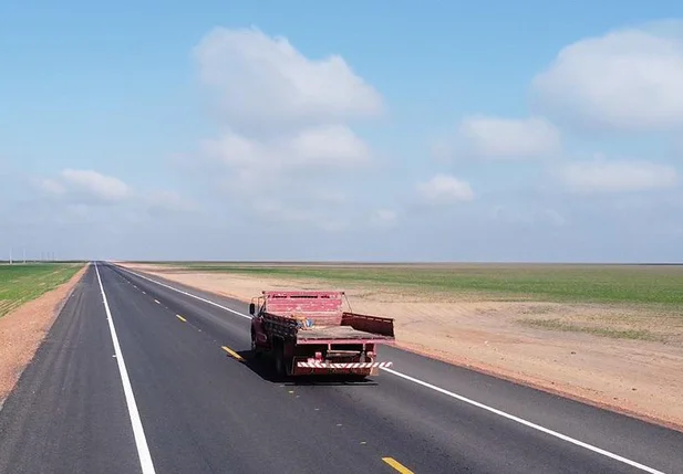 Governo inova com tecnologia e mantém o Piauí em 1º lugar no Norte/Nordeste com as melhores rodovias