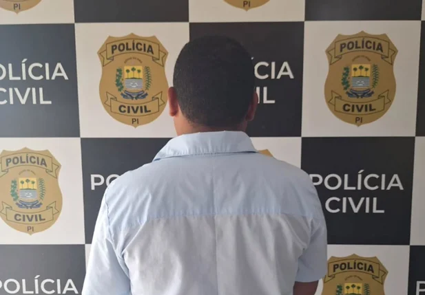 Homem foi preso ao tentar reaver carro apreendido pela Polícia Civil