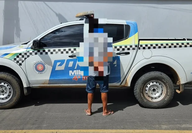 Homem foi preso por passar mão na cabeça de mulher