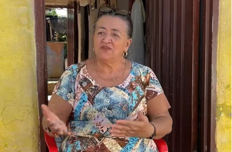 Idosa vende fofocas do bairro e compra duas casas na Colômbia