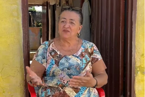 Idosa vende fofocas do bairro e compra duas casas na Colômbia