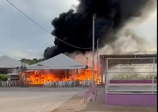 Incêndio destrói barracas em Lagoinha do Piauí