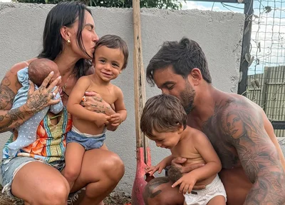 Influenciadora Clara Maia e o marido, André Coelho, com seus três filhos: José, João e Theo